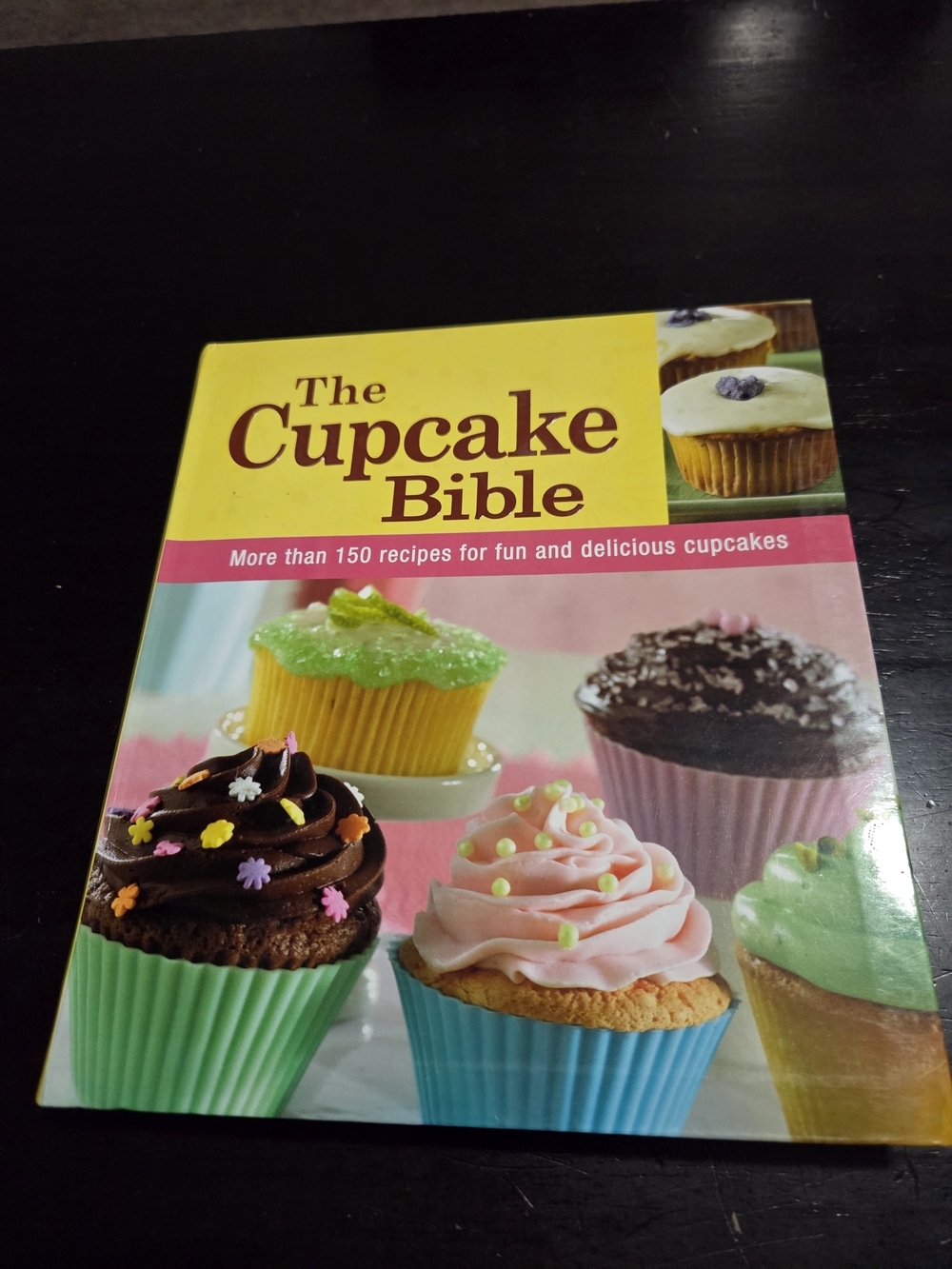The Cupcake Bible Cookbook - Colorful Cupcake Collection